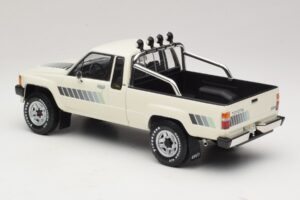 Toyota Hilux N50 Xtra Cab 4x4 Valge KK-Scale 1:18 KKDC181564 Metall - pilt 5/6