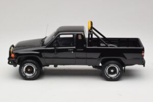 Toyota Hilux N60 SR5 Back to the Future II Läikiv Must Otto 1:18 OT481 Vaik - pilt 3/6