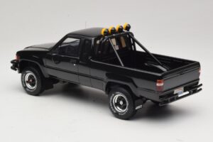 Toyota Hilux N60 SR5 Back to the Future II Läikiv Must Otto 1:18 OT481 Vaik - pilt 5/6