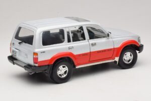 Toyota Land Cruiser J80 Hõbe Punane Road Legends 1:18 92098 Metall - pilt 3/8