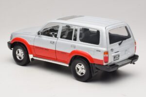 Toyota Land Cruiser J80 Hõbe Punane Road Legends 1:18 92098 Metall - pilt 7/8
