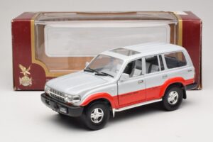 Toyota Land Cruiser J80 Hõbe Punane Road Legends 1:18 92098 Metall - pilt 8/8