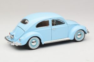 Volkswagen Beetle Sinine Bburago 1:18 3381 Metall - pilt 3/8