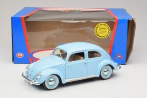 Volkswagen Beetle Sinine Bburago 1:18 3381 Metall - pilt 8/8