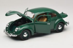 Volkswagen Beetle Roheline Maisto 1:18 32820 Metall - pilt 2/8