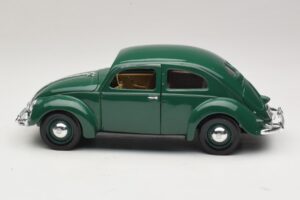 Volkswagen Beetle Roheline Maisto 1:18 32820 Metall - pilt 4/8