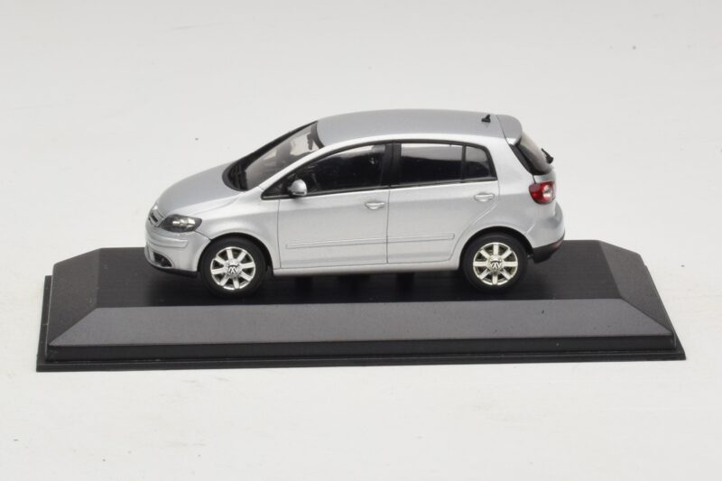 Volkswagen Golf Plus Mk5 Hõbedane Asenduskarp Minichamps 1:43 400054370-R1 Metall