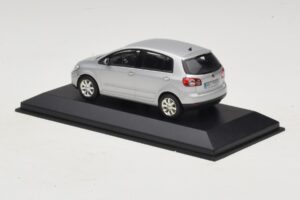 Volkswagen Golf Plus Mk5 Hõbedane Asenduskarp Minichamps 1:43 400054370-R1 Metall - pilt 3/5