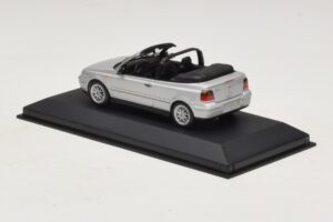 Volkswagen Golf Mk4 Kabriolett Hõbedane Edasimüüja Väljaanne Minichamps 1:43 GOLF004 Metall - pilt 3/5