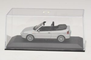 Volkswagen Golf Mk4 Kabriolett Hõbedane Edasimüüja Väljaanne Minichamps 1:43 GOLF004 Metall - pilt 4/5
