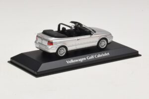 Volkswagen Golf Mk4 Kabriolett Hõbedane Maxichamps 1:43 940058331 Metall - pilt 2/5