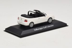 Volkswagen Golf Mk4 Kabriolett Valge Maxichamps 1:43 940058330 Metall - pilt 2/5