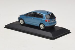 Volkswagen Golf Plus Mk5 Sinine Metallik Asenduskarp Minichamps 1:43 GOLF02-R1 Metall - pilt 3/5