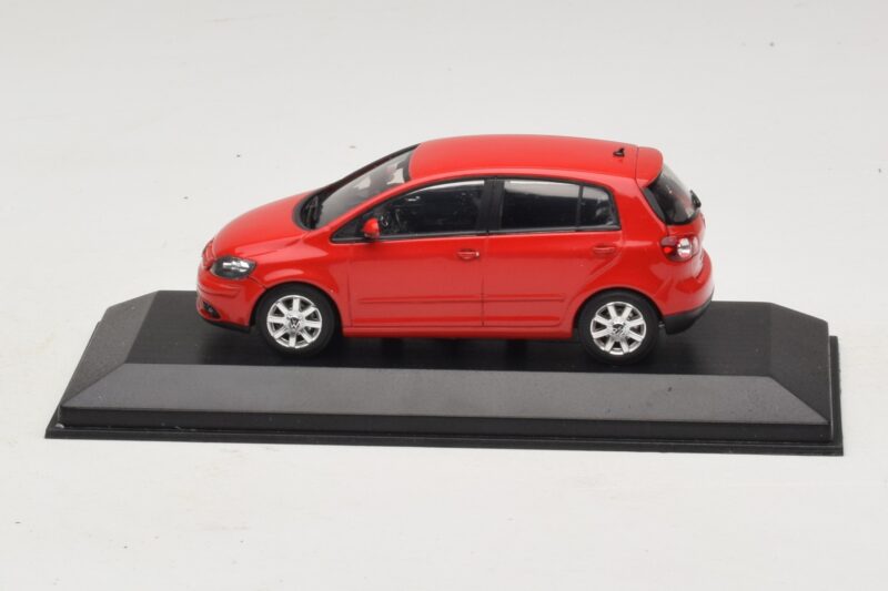 Volkswagen Golf Plus Mk5 Tornado Red Asenduskarp Minichamps 1:43 Volkswagen Golf Plus Mk5 Tornado Red Asenduskarp Minichamps 1:43 821911110-R1 Metall