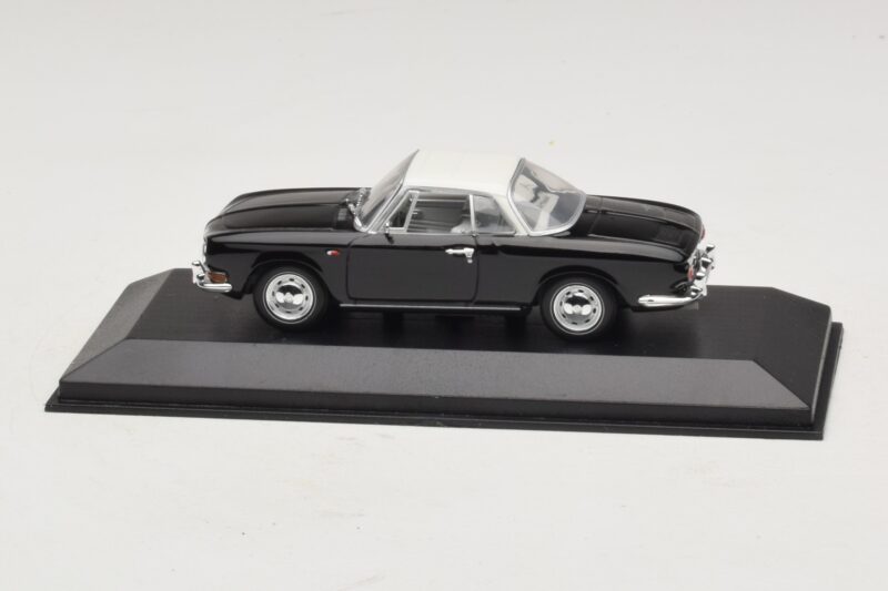 Volkswagen Karmann Ghia Must valge katusega Minichamps 1:43 430050224 Metall
