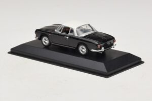 Volkswagen Karmann Ghia Must valge katusega Minichamps 1:43 430050224 Metall - pilt 3/5