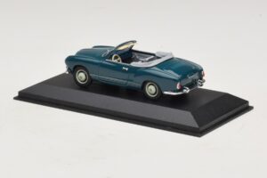 Volkswagen Karmann Ghia Kabriolett Tumesinine Minichamps 1:43 GHIA001 Metall - pilt 3/5