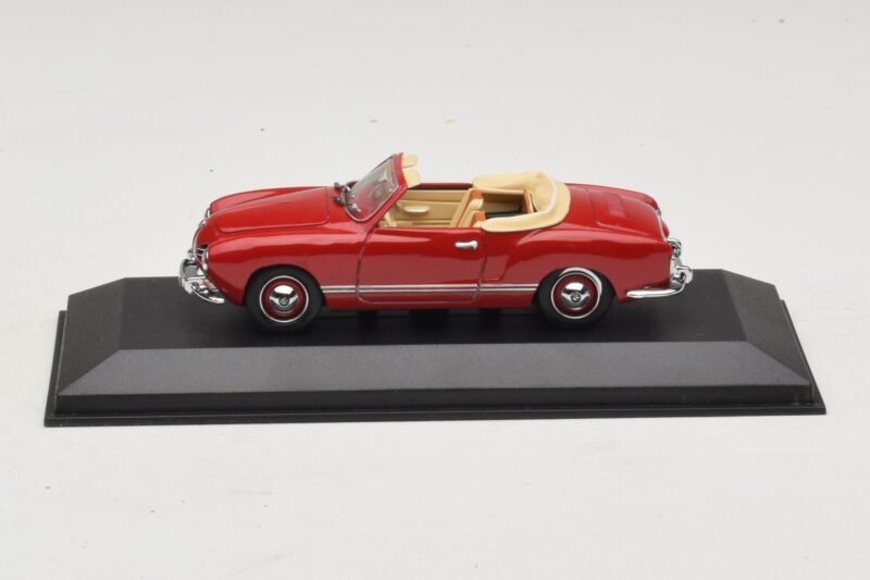 Volkswagen Karmann Ghia Kabriolett Tumepunane Minichamps 1:43 5032 Metall