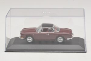 Volkswagen Karmann Ghia Punane Musta Katusega Minichamps 1:43 GHIA002 Metall - pilt 4/5