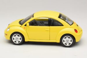 Volkswagen New Beetle A4 Kollane Bburago 1:18 3302 Metall - pilt 4/8