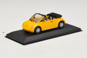 Volkswagen New Beetle Kabriolett Kollane Minichamps 1:43 BEETLE002 Metall - pilt 2/5