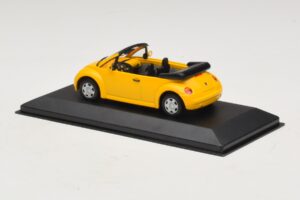 Volkswagen New Beetle Kabriolett Kollane Minichamps 1:43 BEETLE002 Metall - pilt 3/5