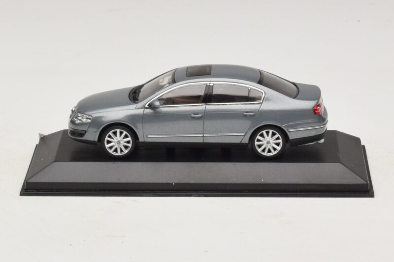 Volkswagen Passat B6 Hall Metallik Minichamps 1:43 PASSAT006 Metall