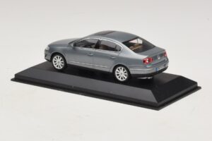 Volkswagen Passat B6 Hall Metallik Minichamps 1:43 PASSAT006 Metall - pilt 3/5