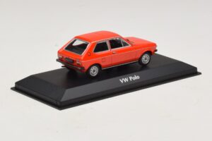 Volkswagen Polo Mk1 Punane Maxichamps 1:43 940050500 Metall - pilt 2/5