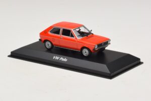 Volkswagen Polo Mk1 Punane Maxichamps 1:43 940050500 Metall - pilt 3/5