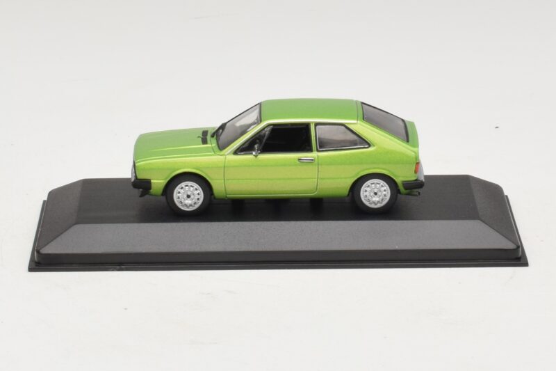 Volkswagen Scirocco Mk1 Roheline Metallik Asenduskarp Maxichamps 1:43 940050420-R1 Metall