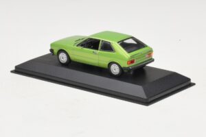 Volkswagen Scirocco Mk1 Roheline Metallik Asenduskarp Maxichamps 1:43 940050420-R1 Metall - pilt 3/5