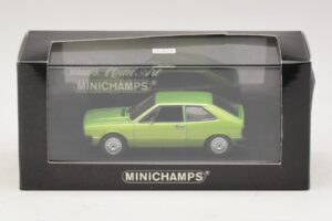 Volkswagen Scirocco Mk1 Roheline Metallik Asenduskarp Maxichamps 1:43 940050420-R1 Metall - pilt 5/5