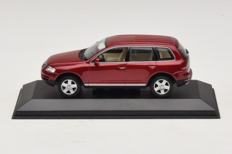 Volkswagen Touareg 7L Punane Minichamps 1:43 Volkswagen Touareg 7L Punane Minichamps 1:43 TOUAREG003 Metall