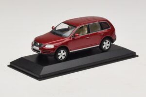 Volkswagen Touareg 7L Punane Minichamps 1:43 TOUAREG003 Metall - pilt 2/5