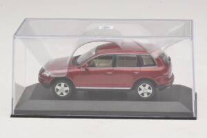 Volkswagen Touareg 7L Punane Minichamps 1:43 TOUAREG003 Metall - pilt 4/5