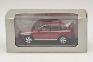 Volkswagen Touareg 7L Punane Minichamps 1:43 TOUAREG003 Metall - pilt 5/5