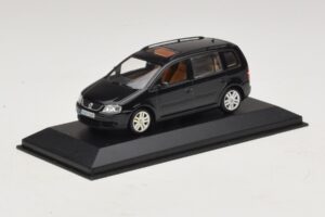 Volkswagen Touran 1T Must Minichamps 1:43 TOURAN005 Metall - pilt 2/5
