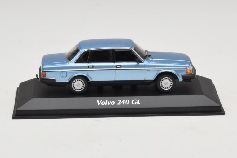 Volvo 240 GL Blue Metallic Maxichamps 1:43 940171400 Metall