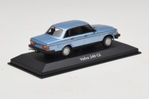 Volvo 240 GL Blue Metallic Maxichamps 1:43 940171400 Metall - pilt 2/5