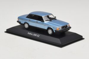 Volvo 240 GL Blue Metallic Maxichamps 1:43 940171400 Metall - pilt 3/5