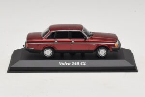 Volvo 240 GL Dark Red Metallic Maxichamps 1:43 Volvo 240 GL Dark Red Metallic Maxichamps 1:43 940171401 Metall