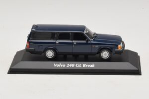 Volvo 240 GL Universaal Tumesinine Maxichamps 1:43 Volvo 240 GL Universaal Tumesinine Maxichamps 1:43 940171412 Metall