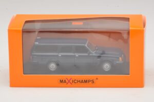 Volvo 240 GL Universaal Tumesinine Maxichamps 1:43 940171412 Metall - pilt 5/5