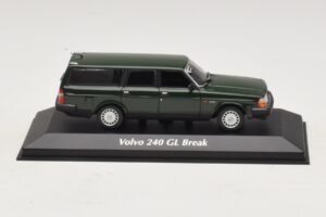 Volvo 240 GL Universaal Tumeroheline Maxichamps 1:43 Volvo 240 GL Universaal Tumeroheline Maxichamps 1:43 940171411 Metall