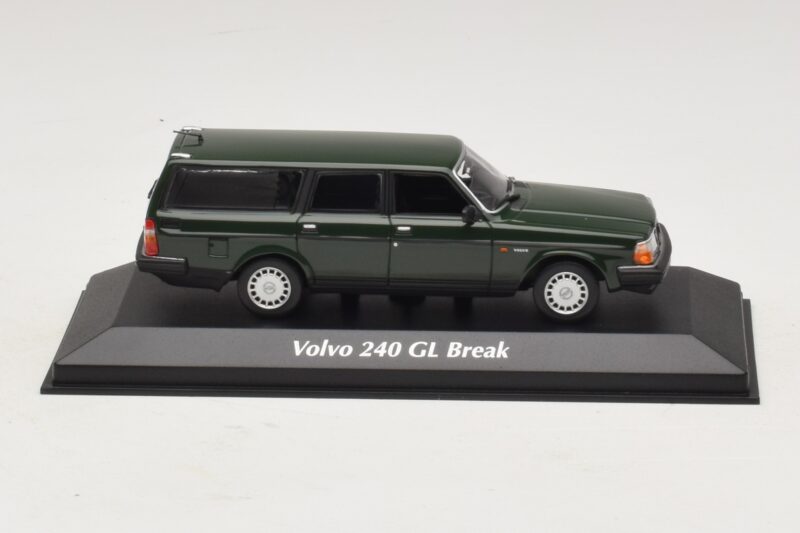 Volvo 240 GL Universaal Tumeroheline Maxichamps 1:43 Volvo 240 GL Universaal Tumeroheline Maxichamps 1:43 940171411 Metall