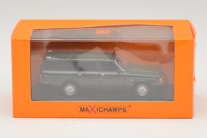 Volvo 240 GL Universaal Tumeroheline Maxichamps 1:43 940171411 Metall - pilt 5/5