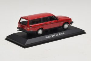 Volvo 240 GL Universaal Punane Maxichamps 1:43 940171410 Metall - pilt 2/5