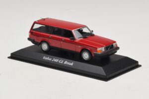 Volvo 240 GL Universaal Punane Maxichamps 1:43 940171410 Metall - pilt 3/5