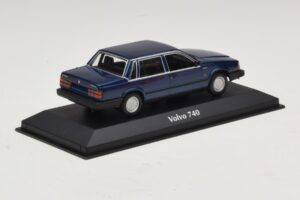 Volvo 740 Dark Blue Metallic Maxichamps 1:43 940171701 Metall - pilt 2/5